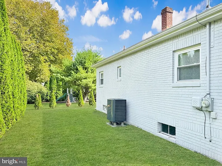 66 Saylor St — Photo 17