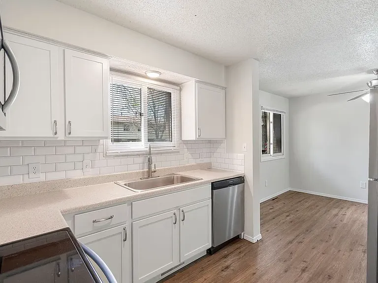 1707 E Walnut Lawn St — Photo 14