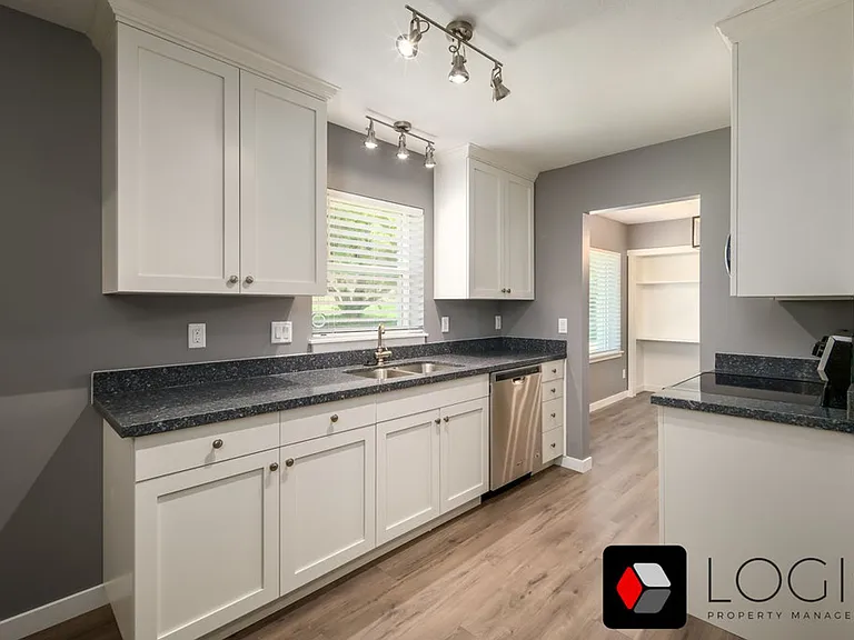 4050 S Porter Ave — Photo 7