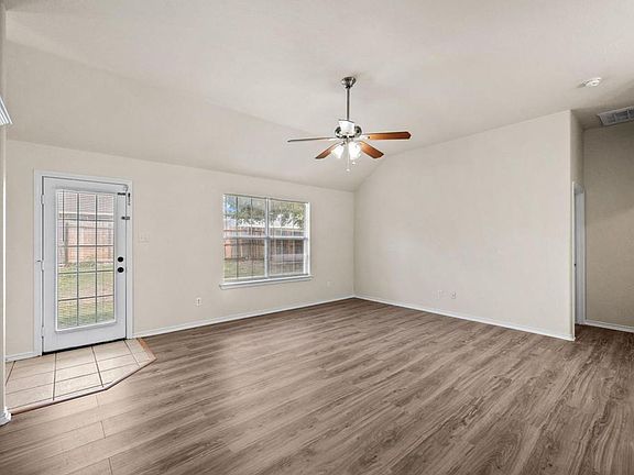 5th image of 631 Antonio Ln