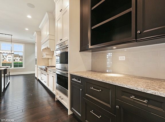 4th image of 121 Joanne Ln