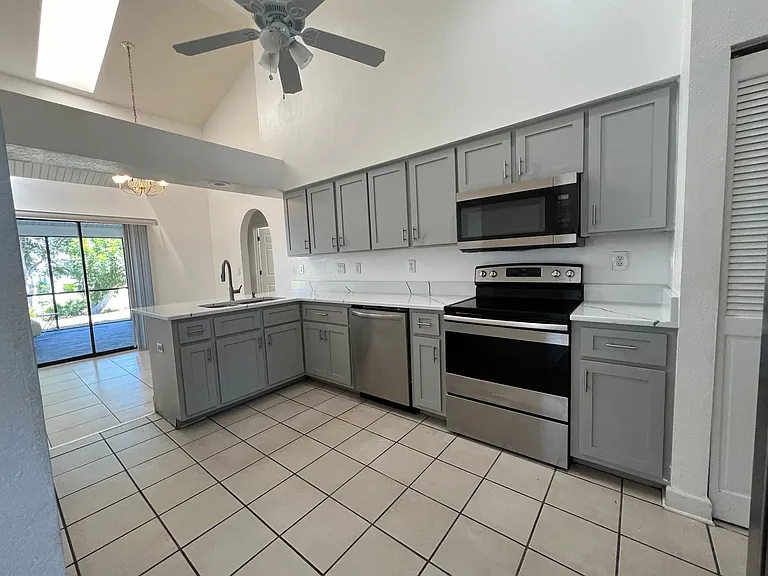 2092 Rio De Janeiro Ave — Photo 6