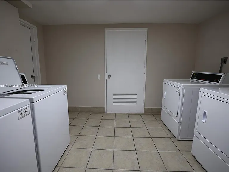 5151 Collins Ave #927 — Photo 14