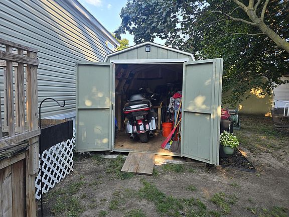 2nd image of 2054 Ironwood East Ct