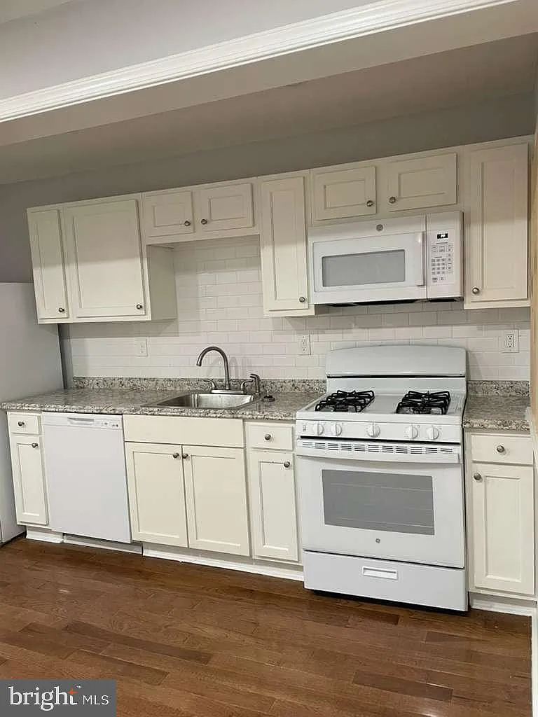 2 bed, 2.0 bath, 900 sqft, $1,500 — Photo 1