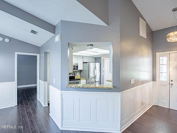 4th image of 430 HARVEST BEND Drive