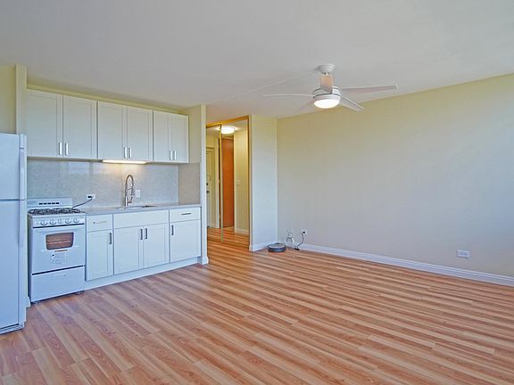 Bright and open renovated studio