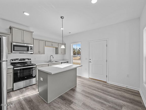 5th image of 700 N Grace Avenue