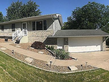 1st image of 105 Oreole Dr NE