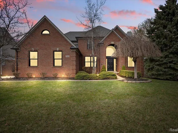 7076 Yarmouth Dr, West Bloomfield, MI 48322