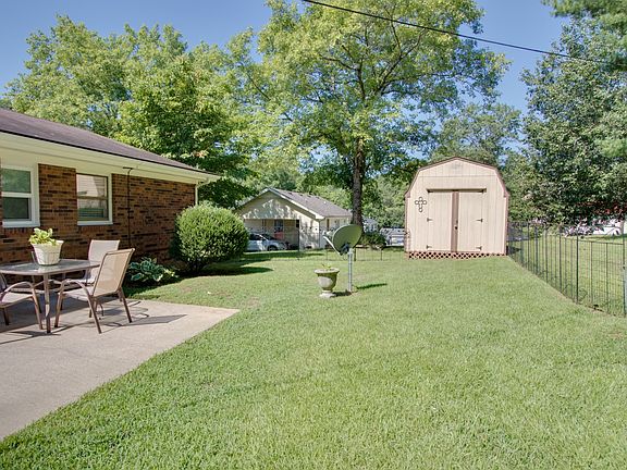 5th image of 114 Sanders Dr