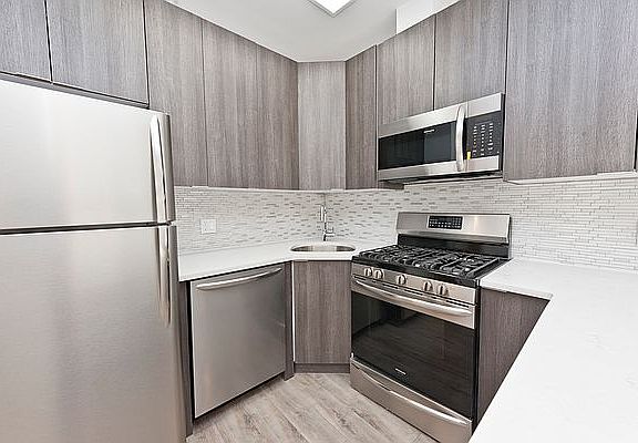 2nd image of 25-35 18th St #2
