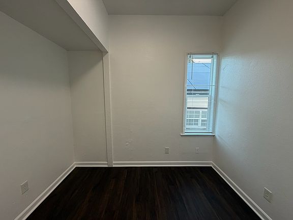 5th image of 723 Florida St