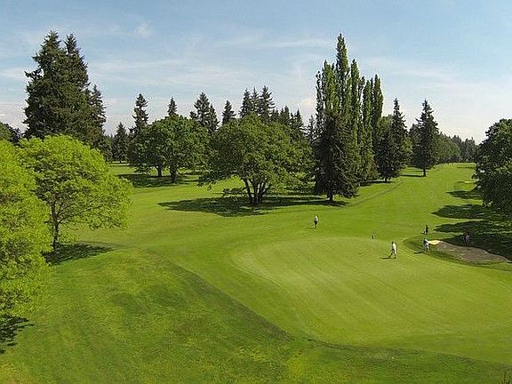 3rd image of 70 Country Club Cir SW