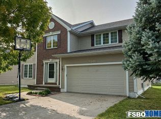 9240 NW Windsor Dr, Johnston, IA 50131