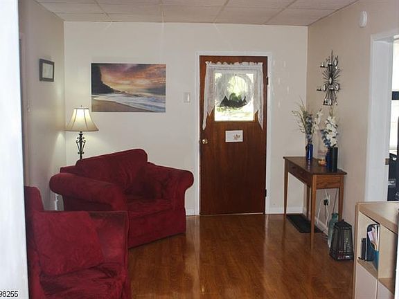 4th image of 807 South Blvd