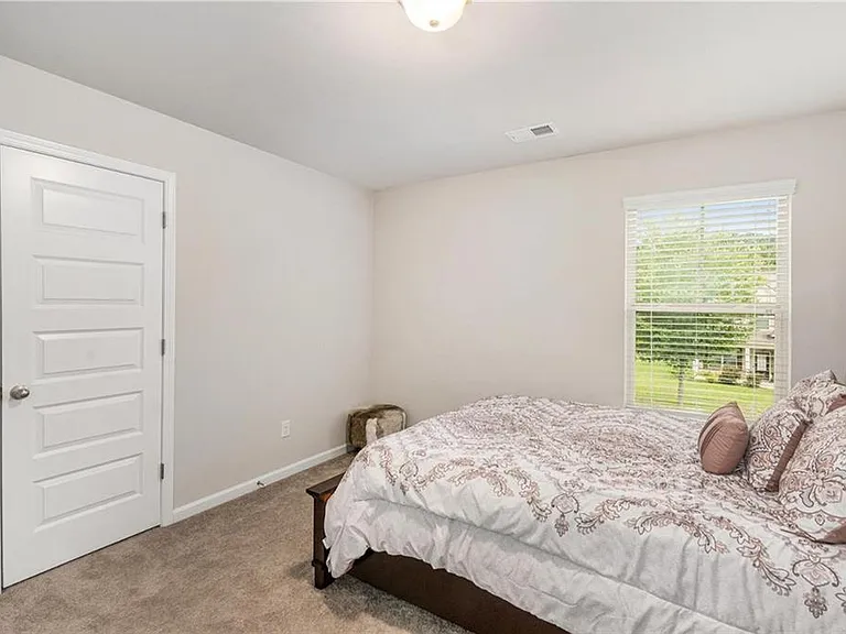 Lexington Place Dr — Photo 10