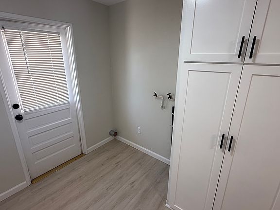 5th image of 3396 E Clinton Ave