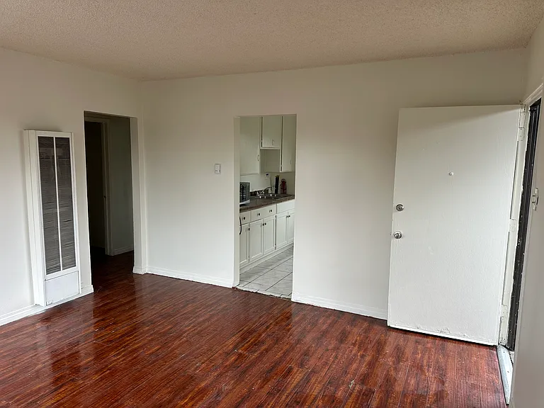 1248 S Greenwood Ave #4 — Photo 6
