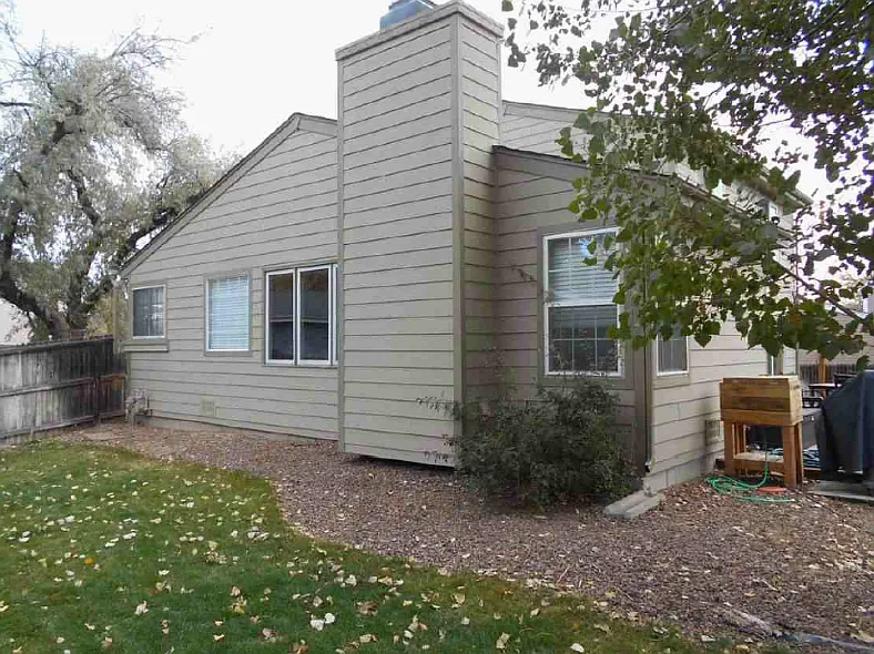 Bright open concept tri-level in Centennial 3 bdrm — Photo 2