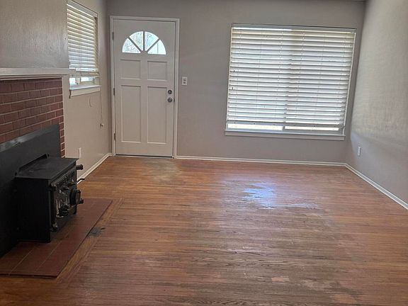 3rd image of 1609 Pleasant Way