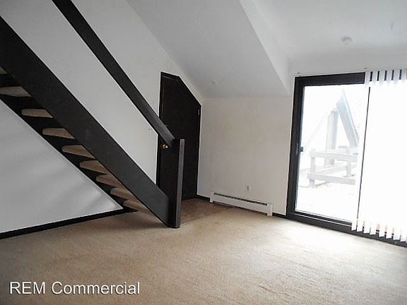3rd image of 2430 Beech St APT 05