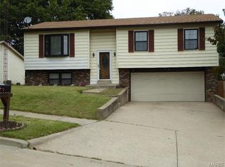 2105 Chatelaine Dr, Florissant, MO 63031