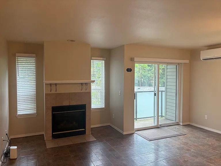 12549 Roosevelt Way NE #4 — Photo 5
