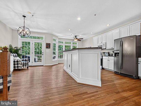 5th image of 144 Riverton Pl