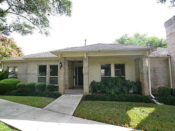 2nd image of 912 Fleetwood Place Dr