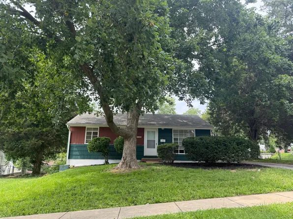 7727 Paddington Dr, Saint Louis, MO 63121