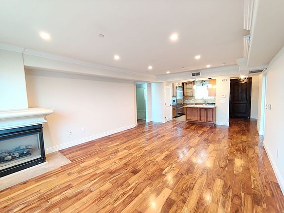 5th image of 4350 Vantage Ave APT 302