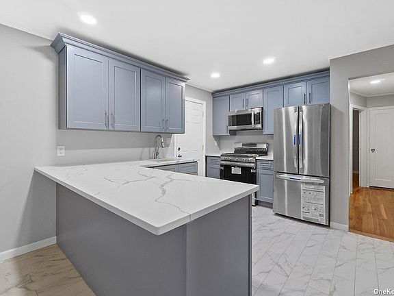 4th image of 300 White Ave