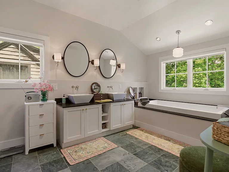 130 Carroll Ave — Photo 12