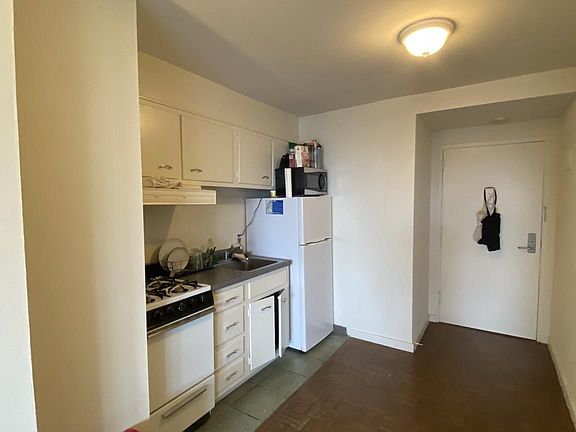 5th image of 604 S Washington Sq #36-1618