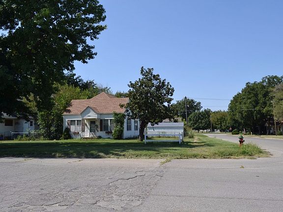 2nd image of 101 S Magnolia Ave