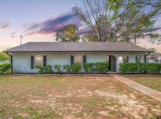 1001 Caprice Dr, Grand Saline, TX 75140