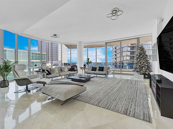 2nd image of 200 Biscayne Boulevard Way #A50001