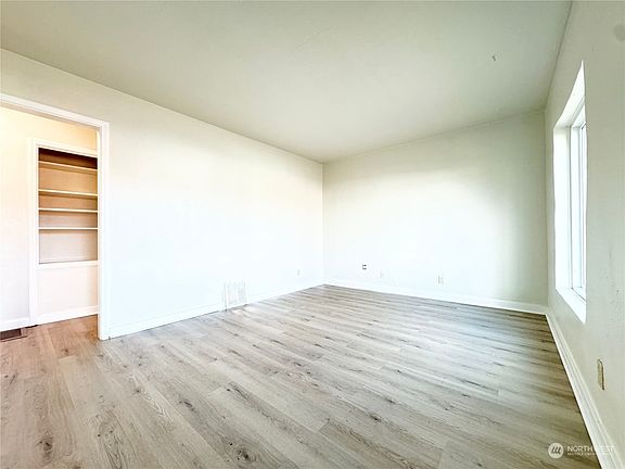 3rd image of 1518 Walla Walla Avenue