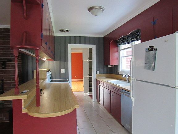 4th image of 325 Woodridge Dr