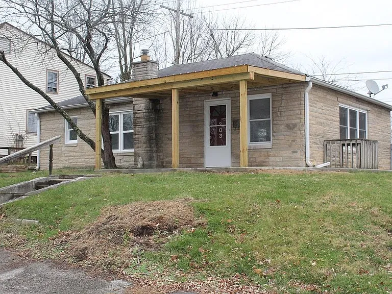 203 S Clark St — Photo 1