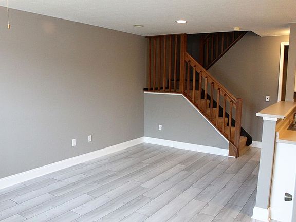 3rd image of 348 Oxford Oak Dr