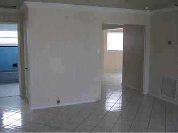 2nd image of 5209 NE 5th Ave