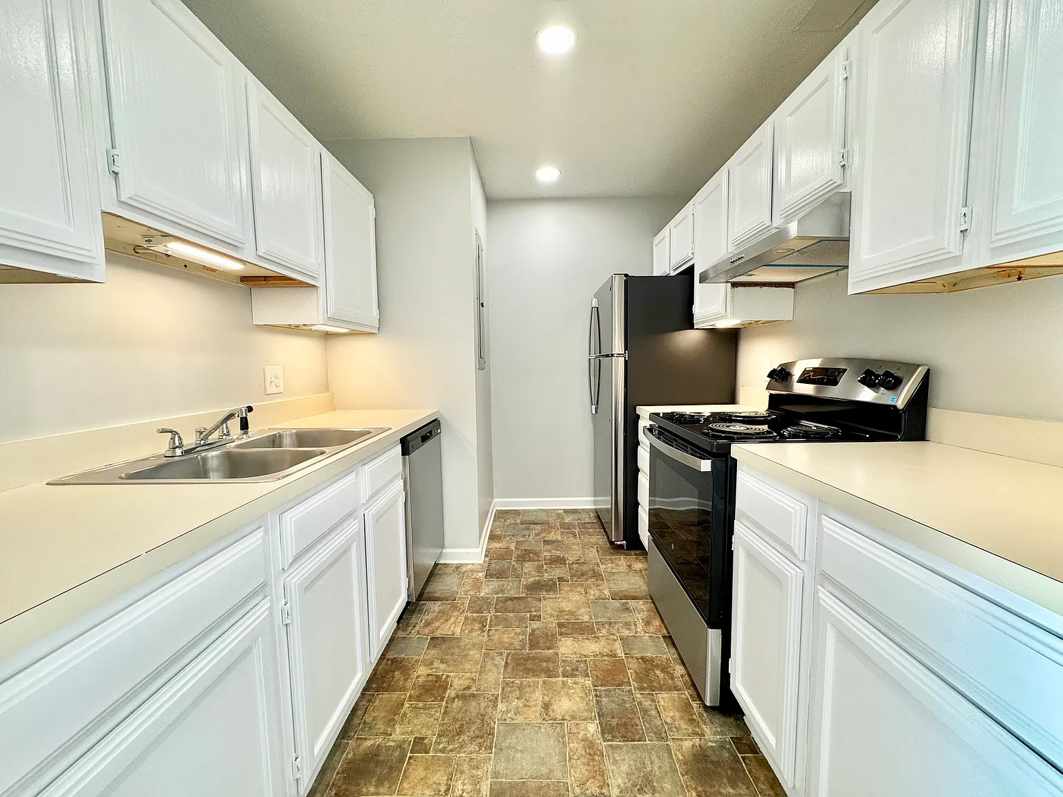 576A Worcester Street - Apt 10 — Photo 3