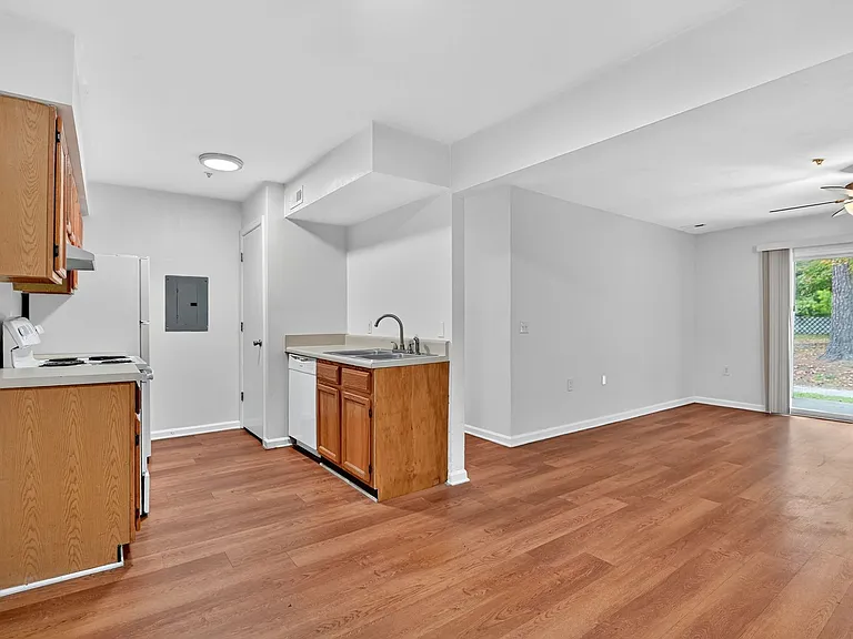 Acorn Grove Apartment Homes — Photo 34