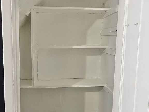 3rd image of 7 Grove Ave #7