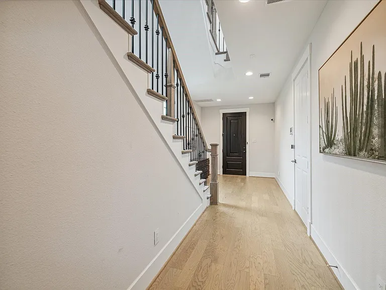 2803 Hicks St — Photo 4