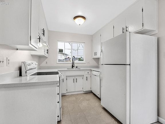 5th image of 2035 Sundberg Ave