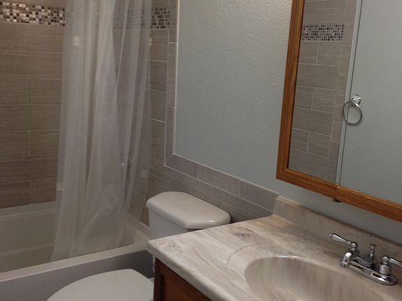2nd image of 10365 Lakewood Pl