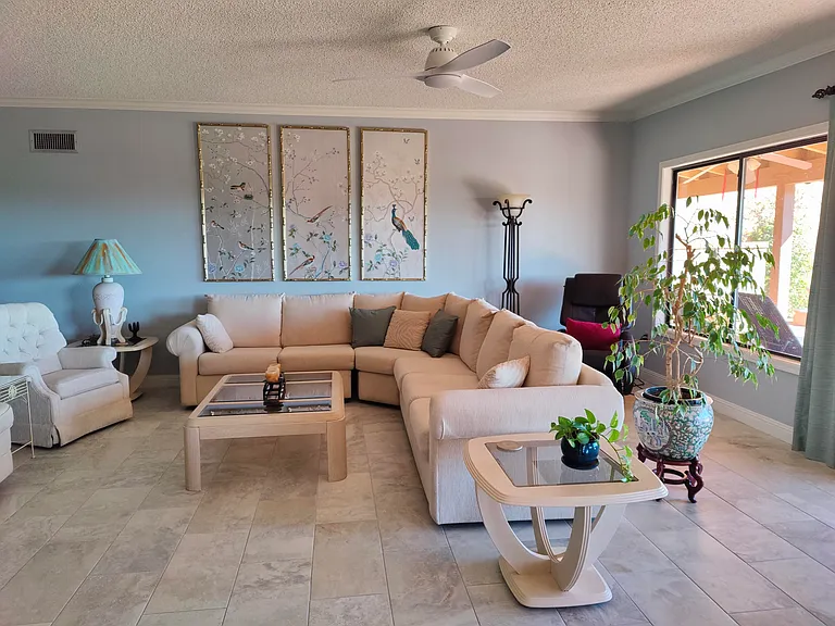 897 W Desert Hills Dr — Photo 6